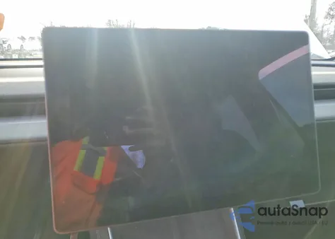 2026 Tesla Model Y z USA, uszkodzony, nr VIN 7SAYGDEE8TA390345